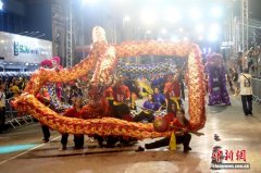 巴西库里蒂巴狂欢节涌现中国风